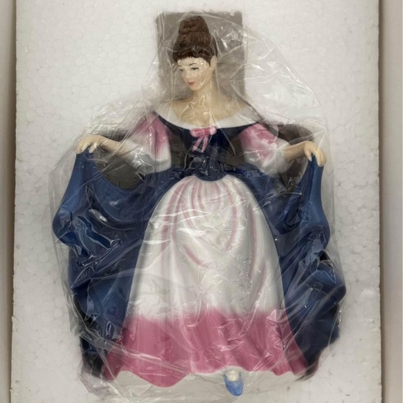 Royal Doulton Pretty Lady “Sara” - Picture 2 of 3